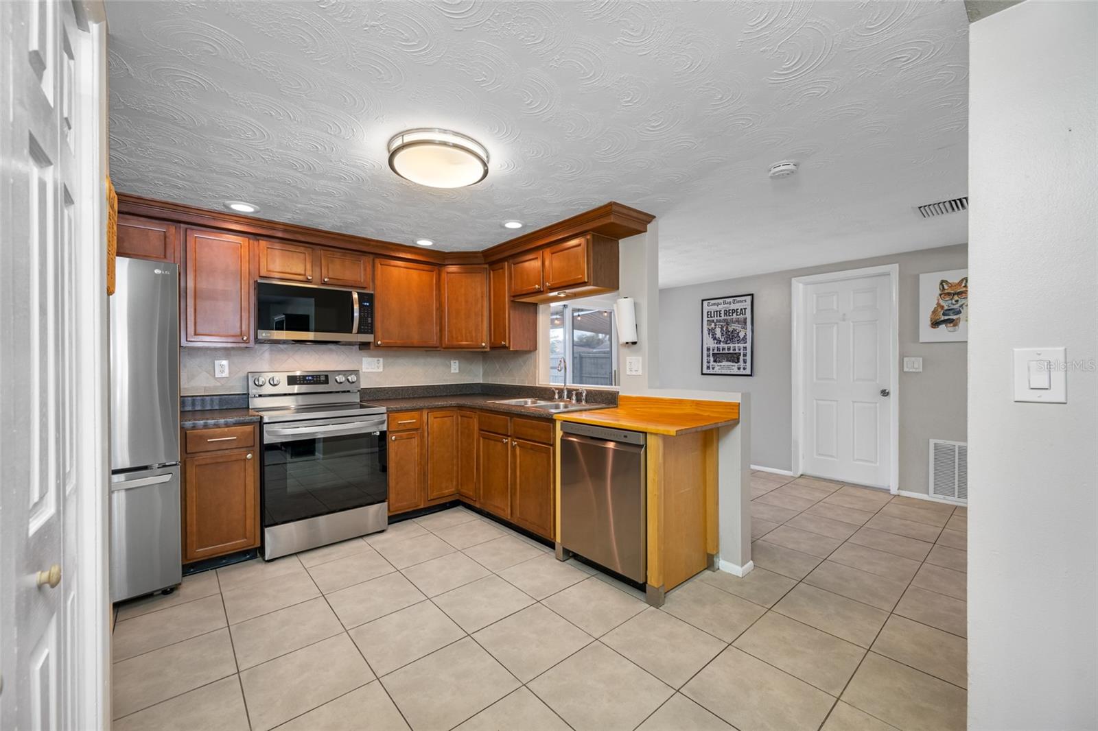 ALOHA GARDENS - Residential