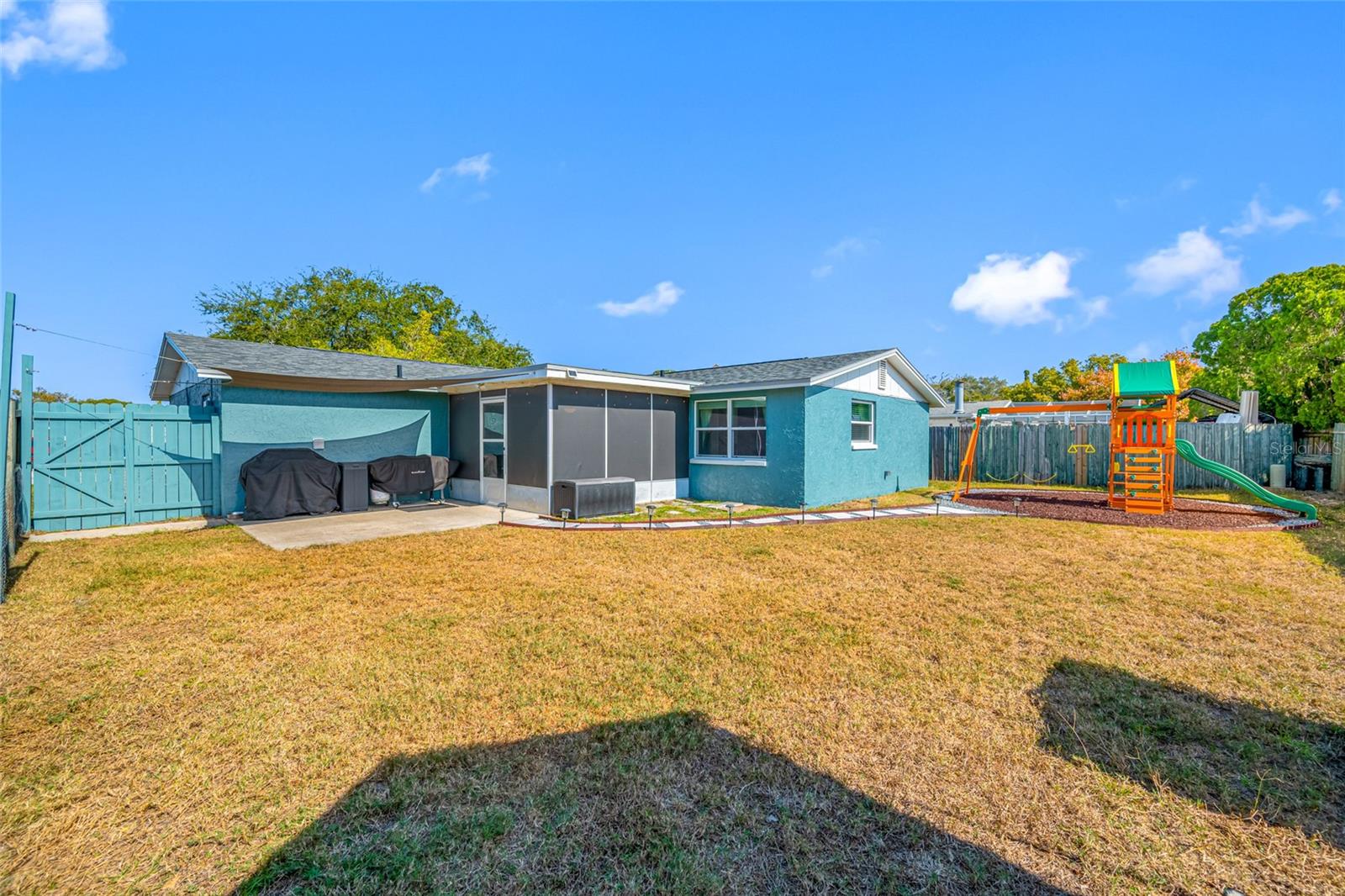 ALOHA GARDENS - Residential