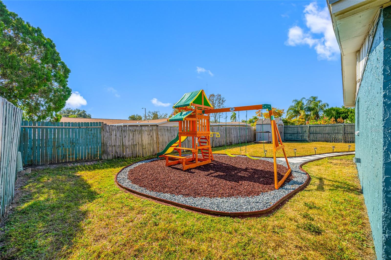 ALOHA GARDENS - Residential