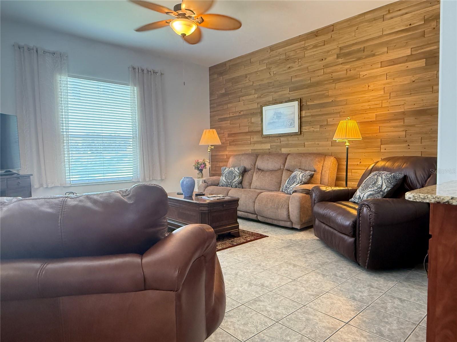 OCALA PALMS UN VI - Residential Lease