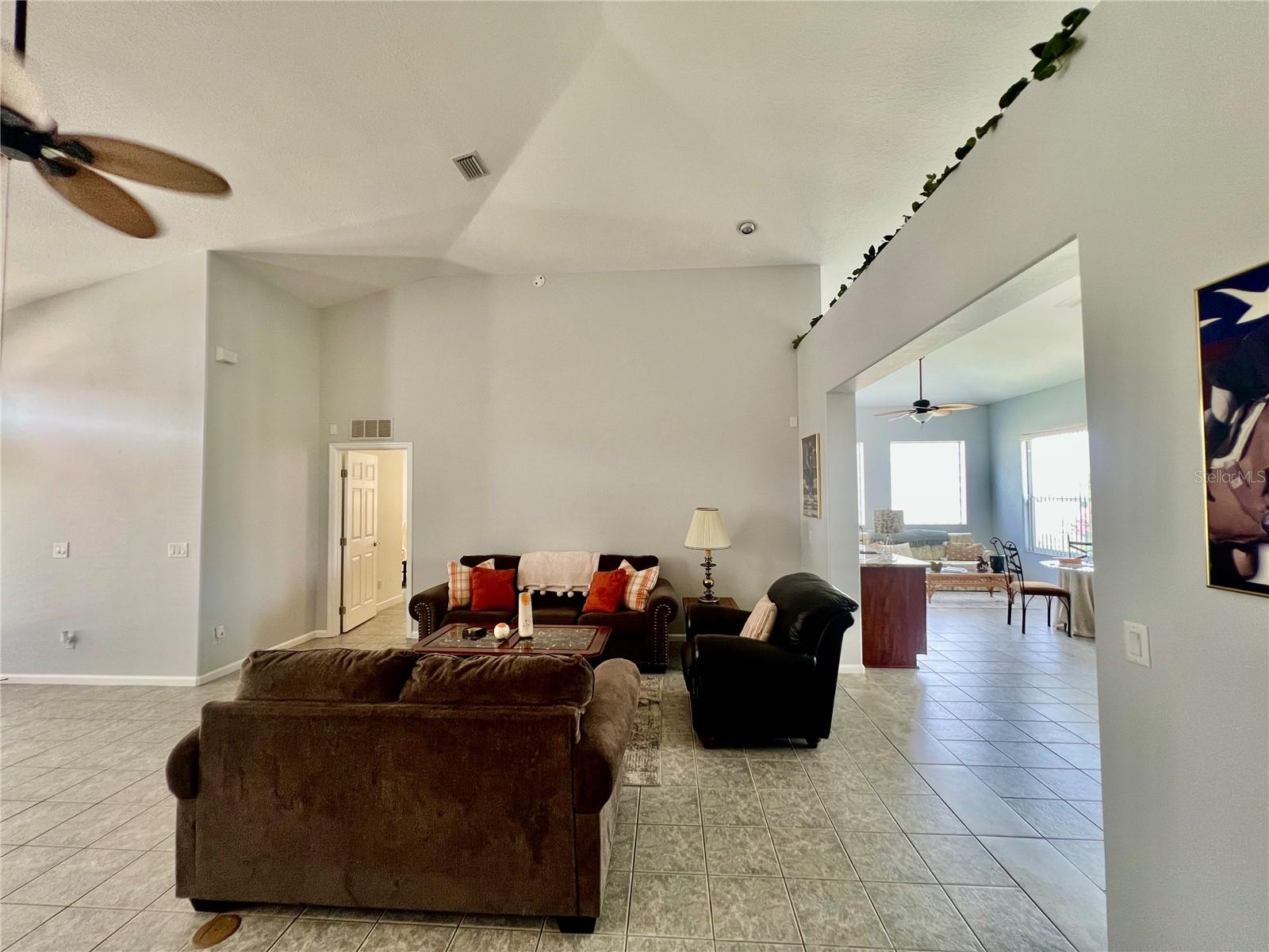 OCALA PALMS UN VI - Residential Lease