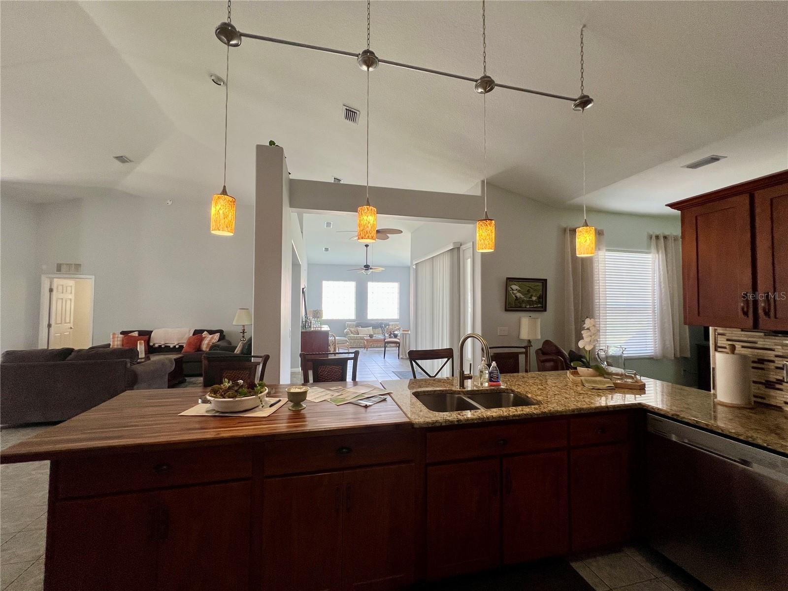 OCALA PALMS UN VI - Residential Lease