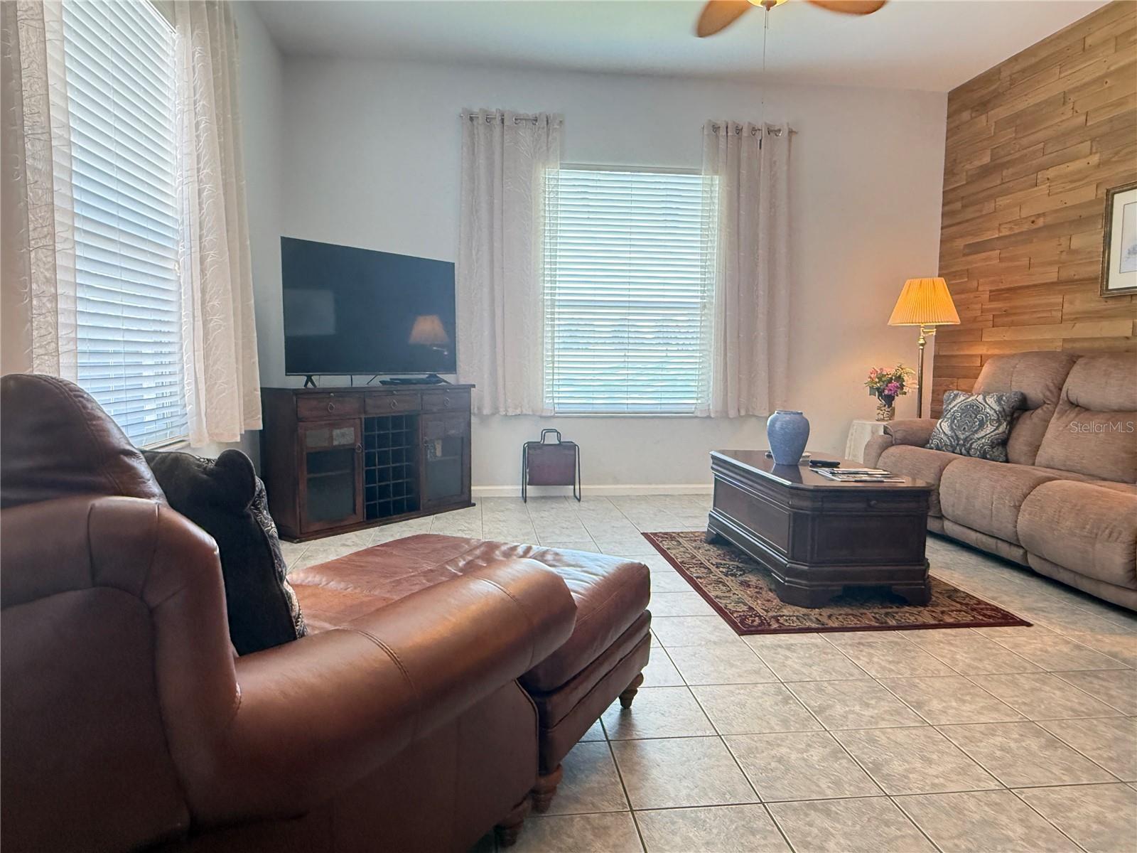 OCALA PALMS UN VI - Residential Lease