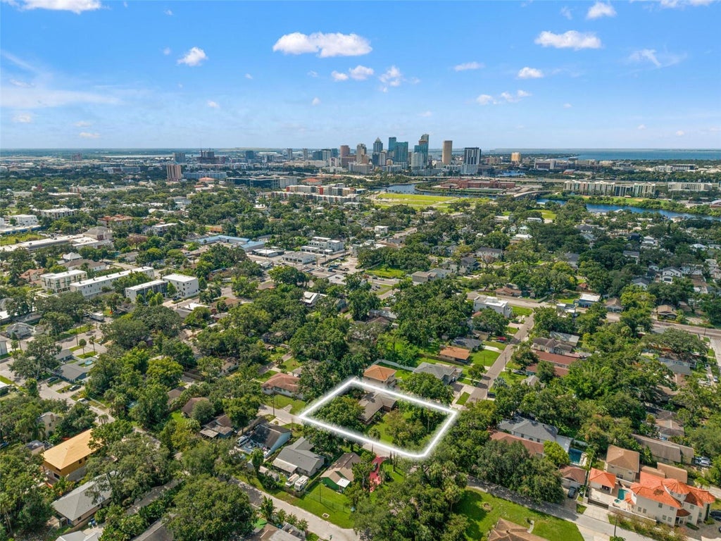 Photo of 2725 N Myrtle Avenue, Tampa, FL 33602 (MLS # TB8562131)
