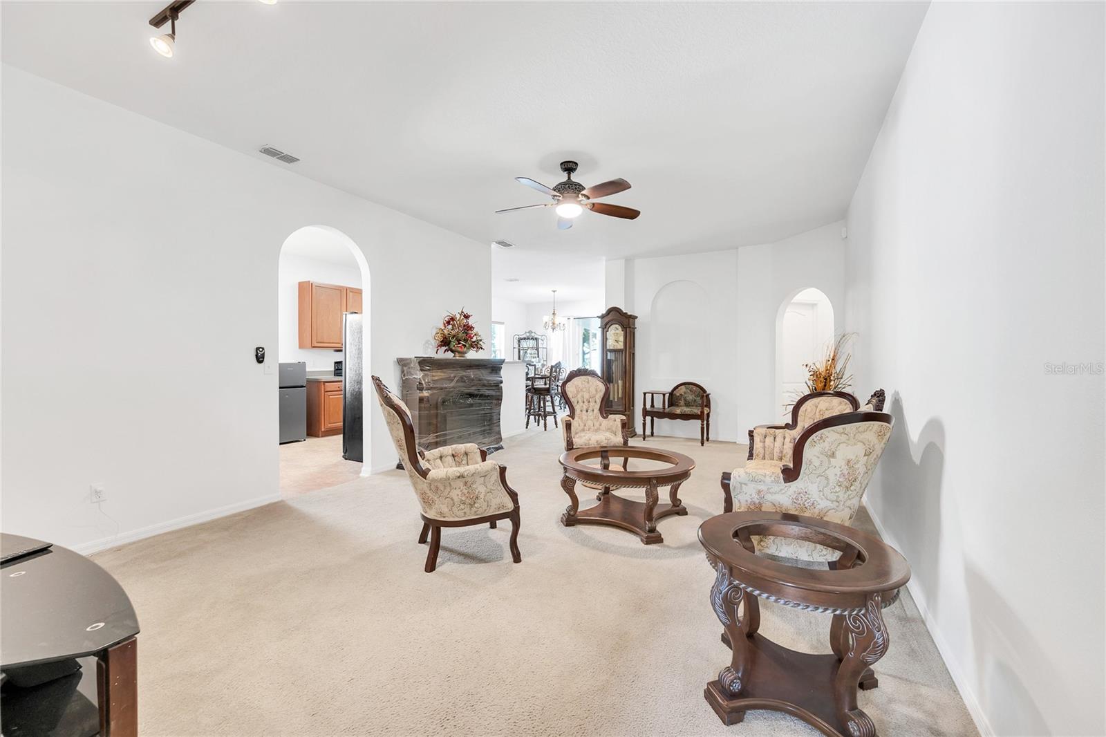 Casas a venda 4 - Jen Dantas 3216 LYNROCK AVENUE