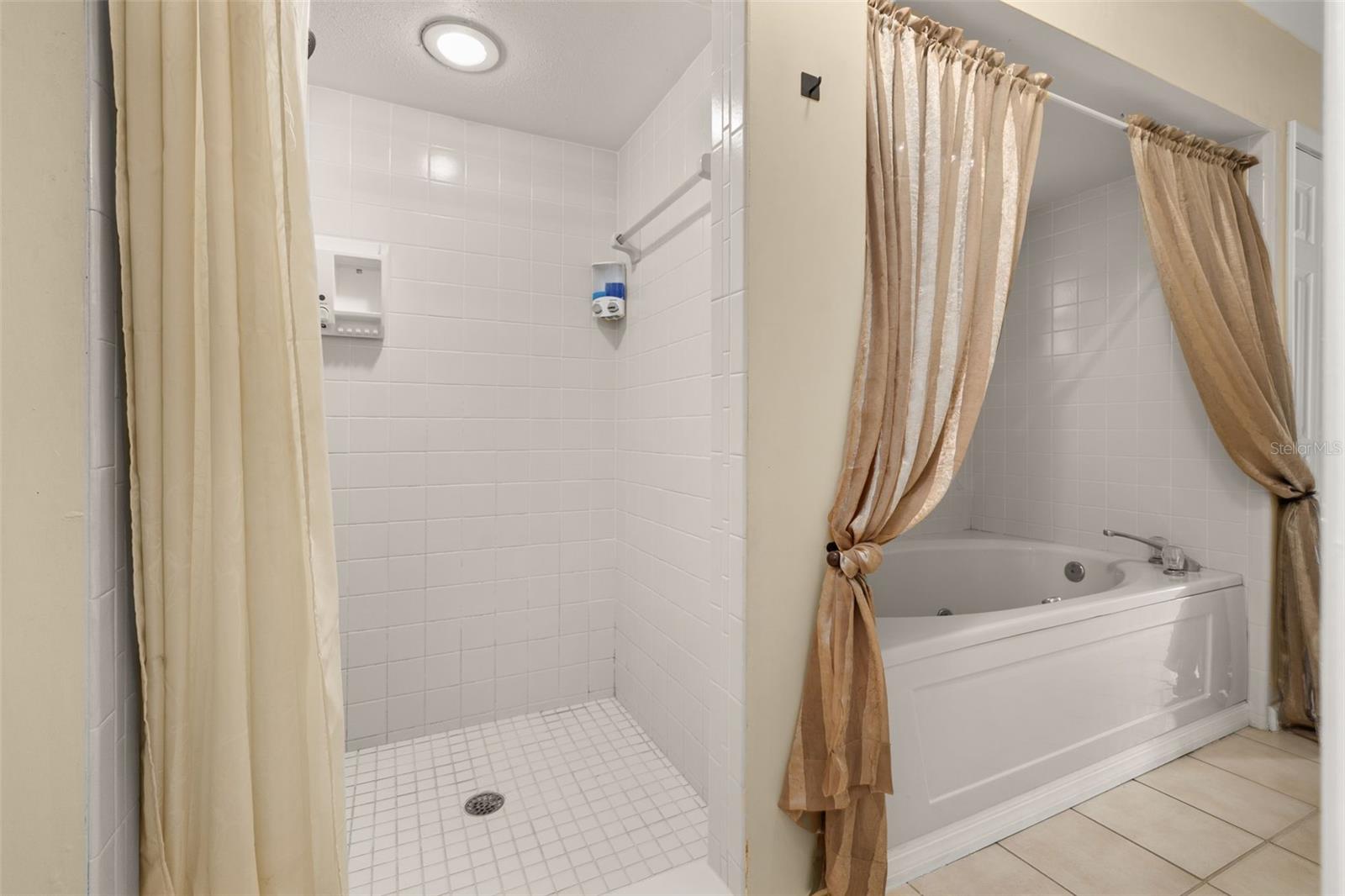 SWEETWATER OAKS SEC 04 - Residential