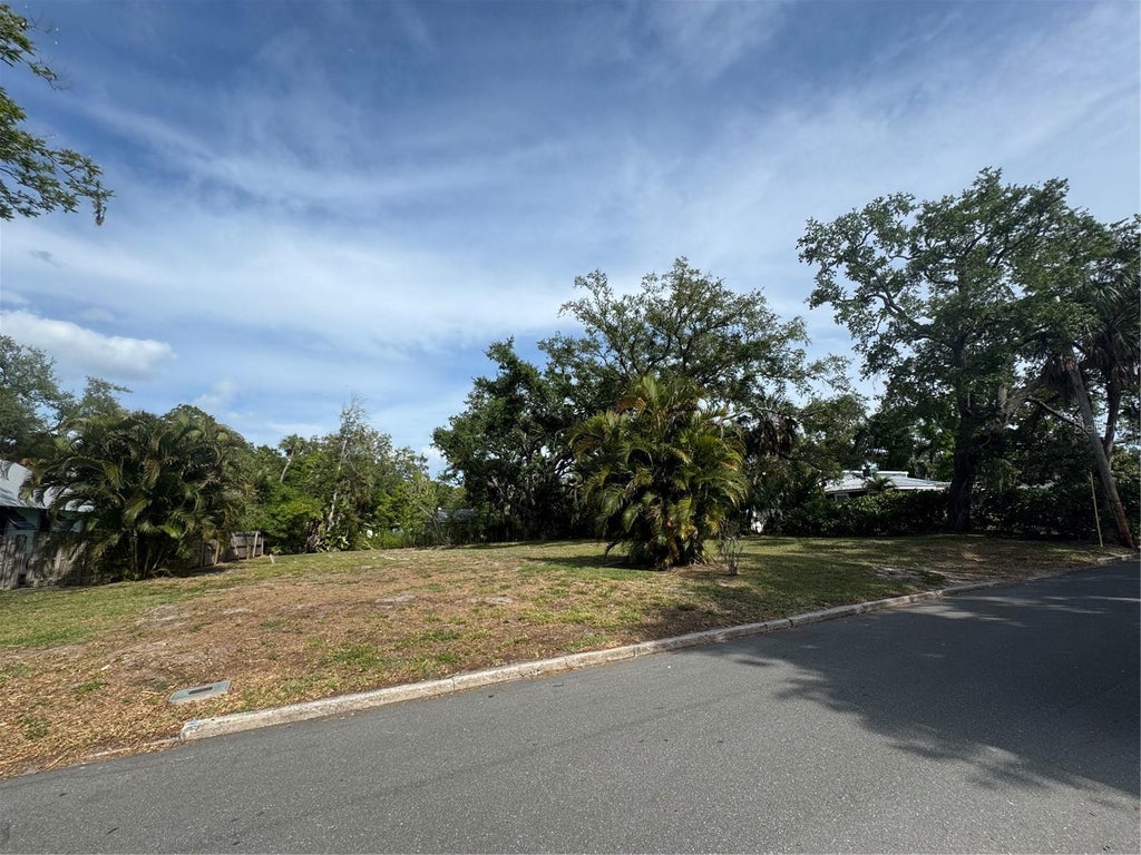 Photo of 117 29th Street W, Bradenton, FL 34205 (MLS # A4698168)