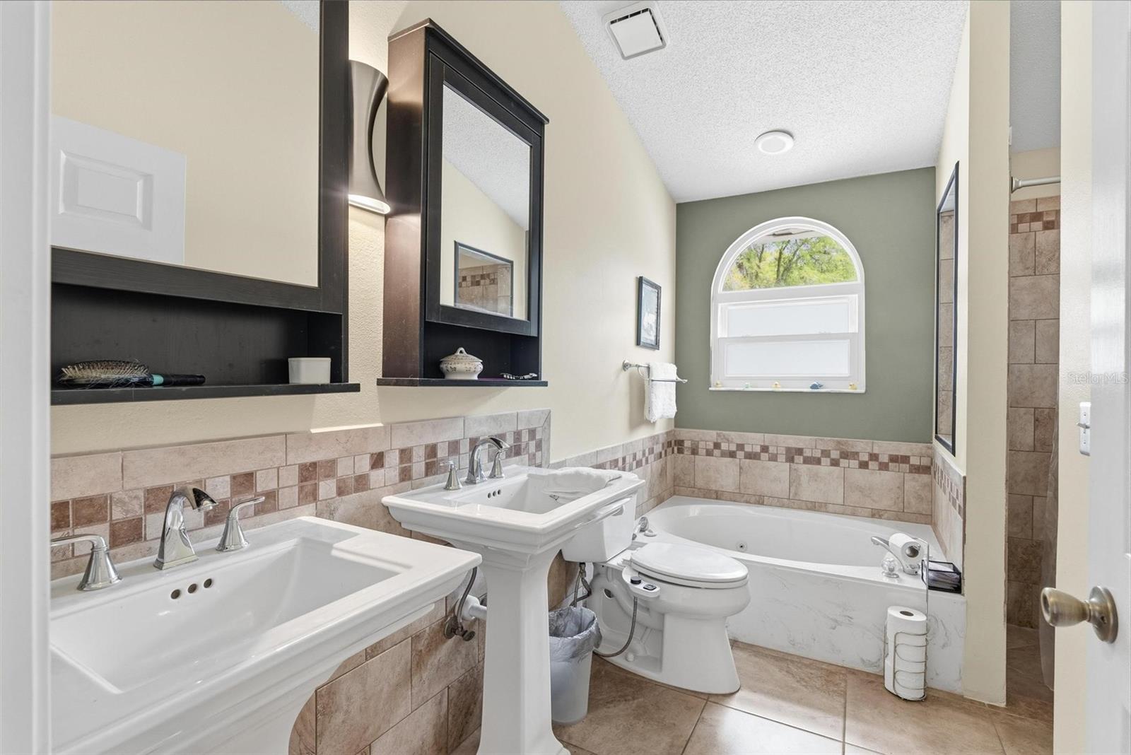 CENTURY WOODS - Residential