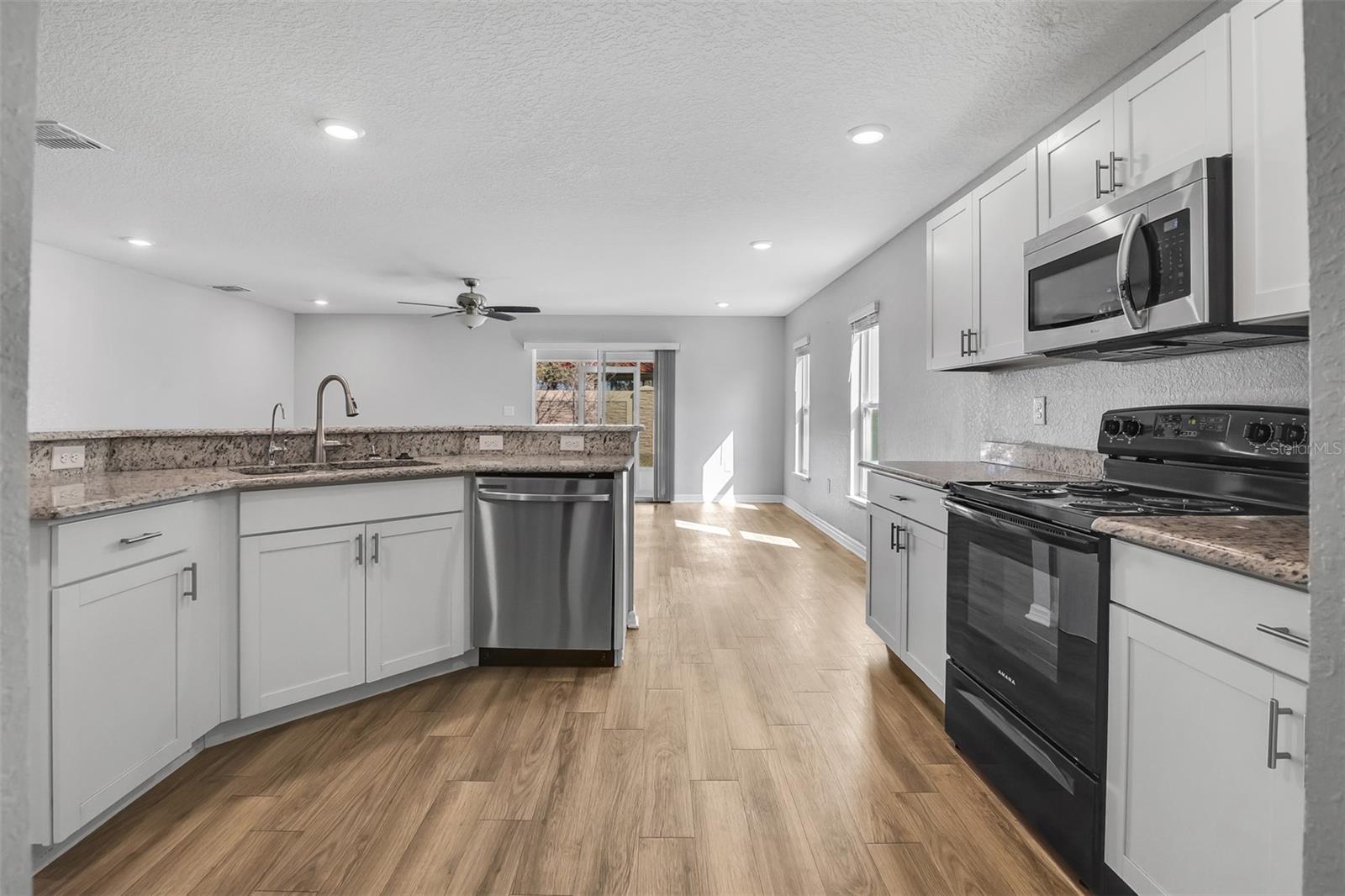 3082 FIELDWOOD CIRCLE