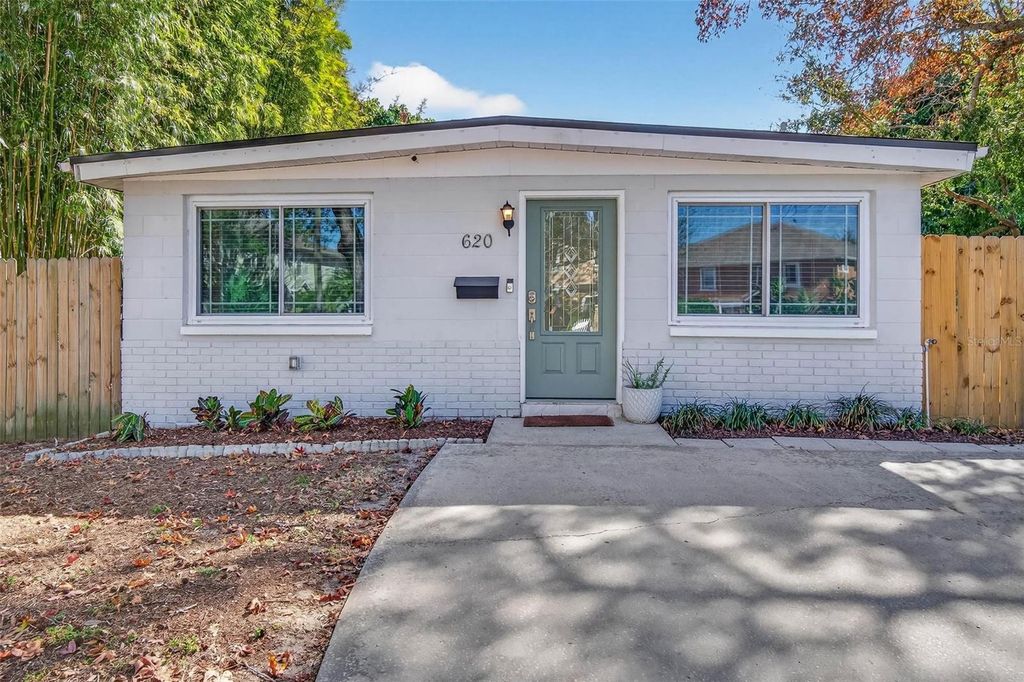 Photo of 620 50th Avenue N, St Petersburg, FL 33703 (MLS # TB8470360)