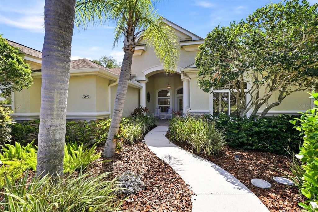 Photo of 10010 Cherry Hills Avenue Circle, Bradenton, FL 34202 (MLS # A4693137)