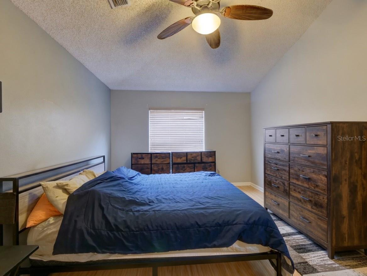 TAVARES LAKE SAUNDERS POINTE LT 01 - Residential