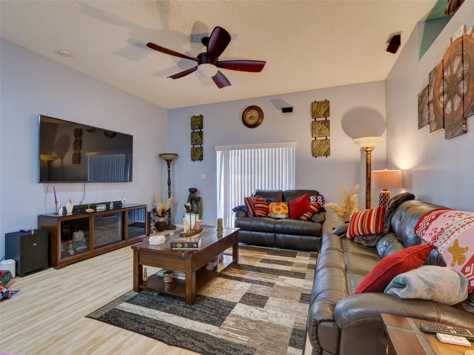 TAVARES LAKE SAUNDERS POINTE LT 01 - Residential