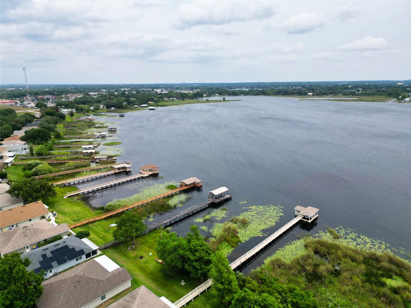 TAVARES LAKE SAUNDERS POINTE LT 01 - Residential
