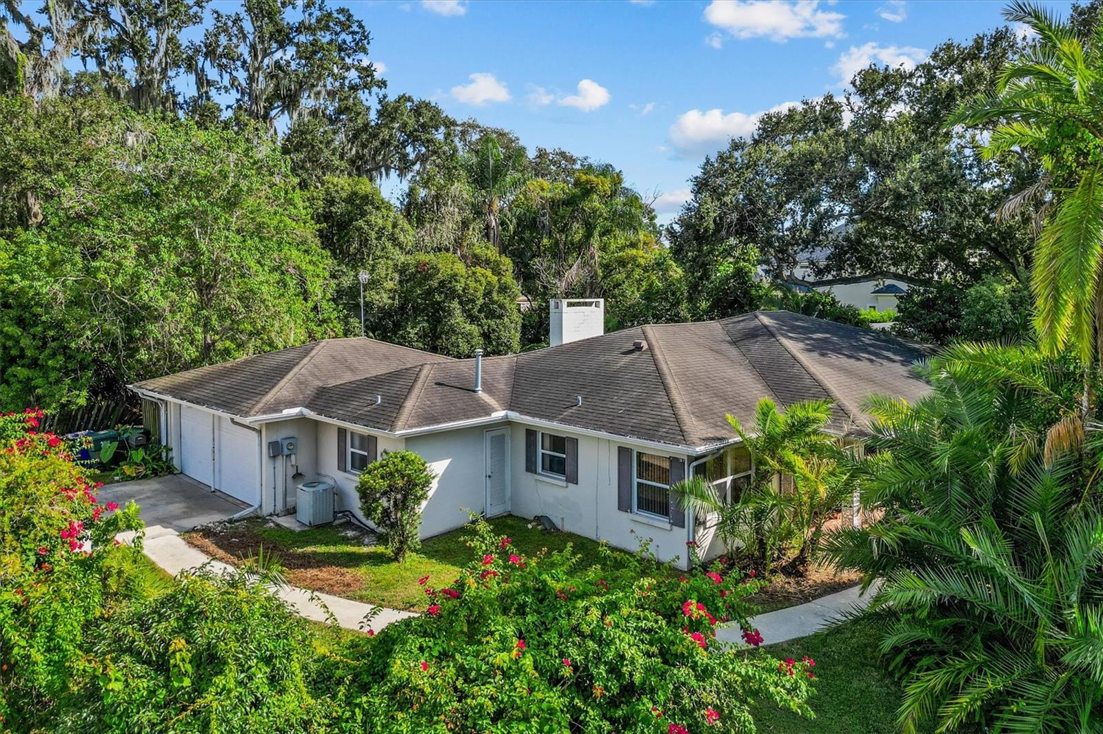 Casas a venda 3 - Jen Dantas 225 LAKE HOLLINGSWORTH DRIVE