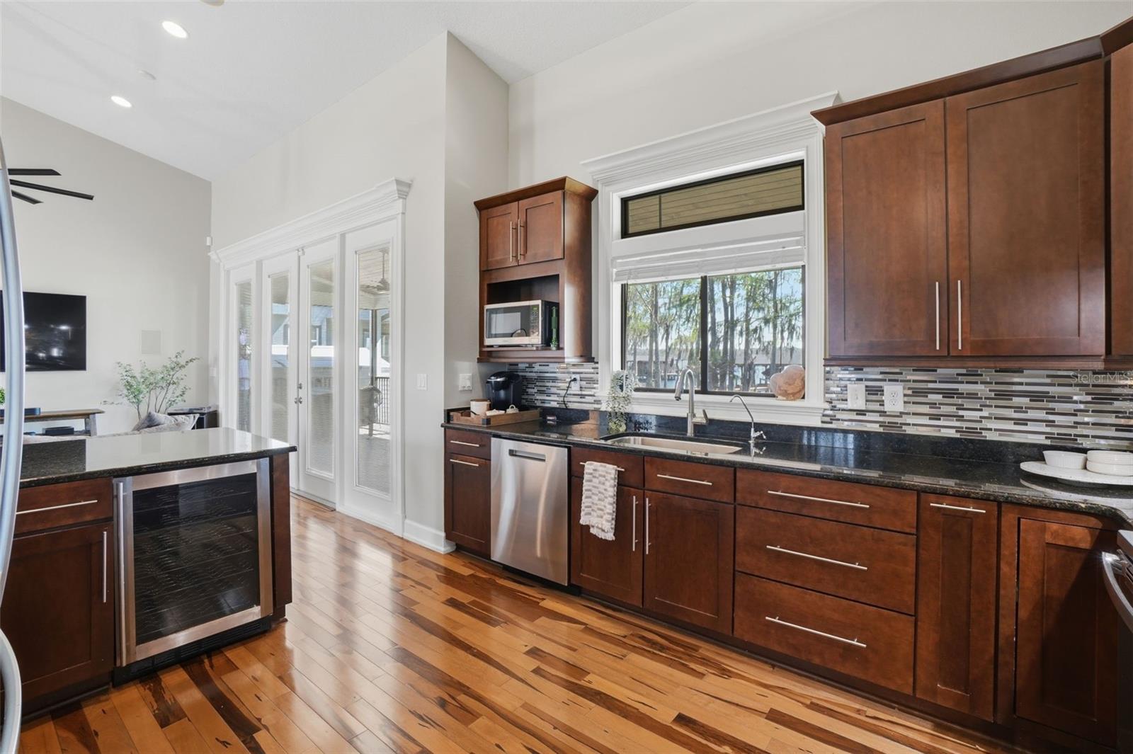 LAKE MILLS SHORES - Residential