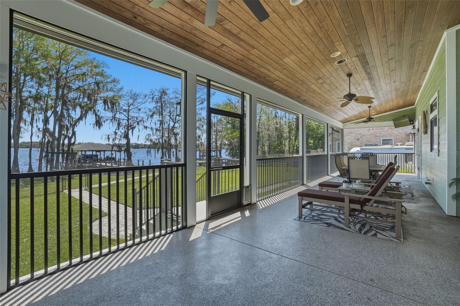 LAKE MILLS SHORES - Residential