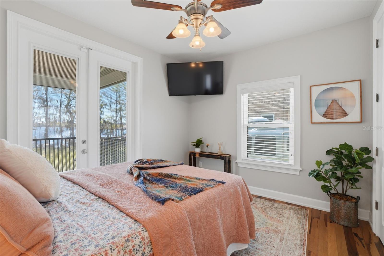 LAKE MILLS SHORES - Residential