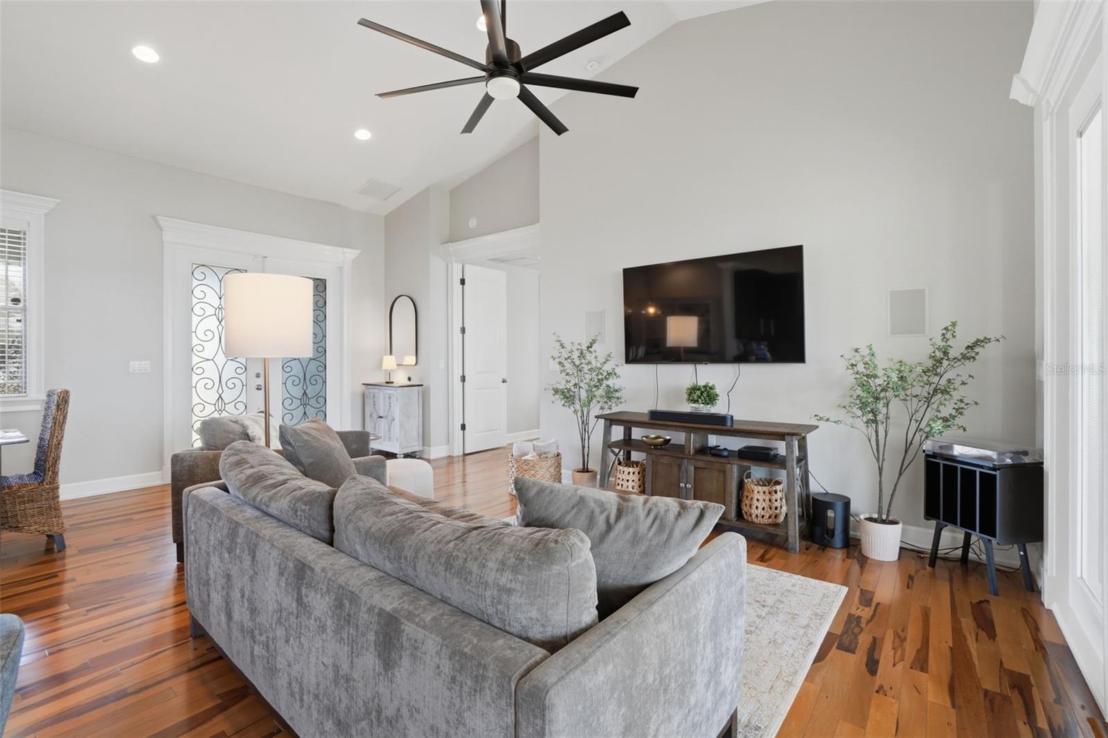 LAKE MILLS SHORES - Residential