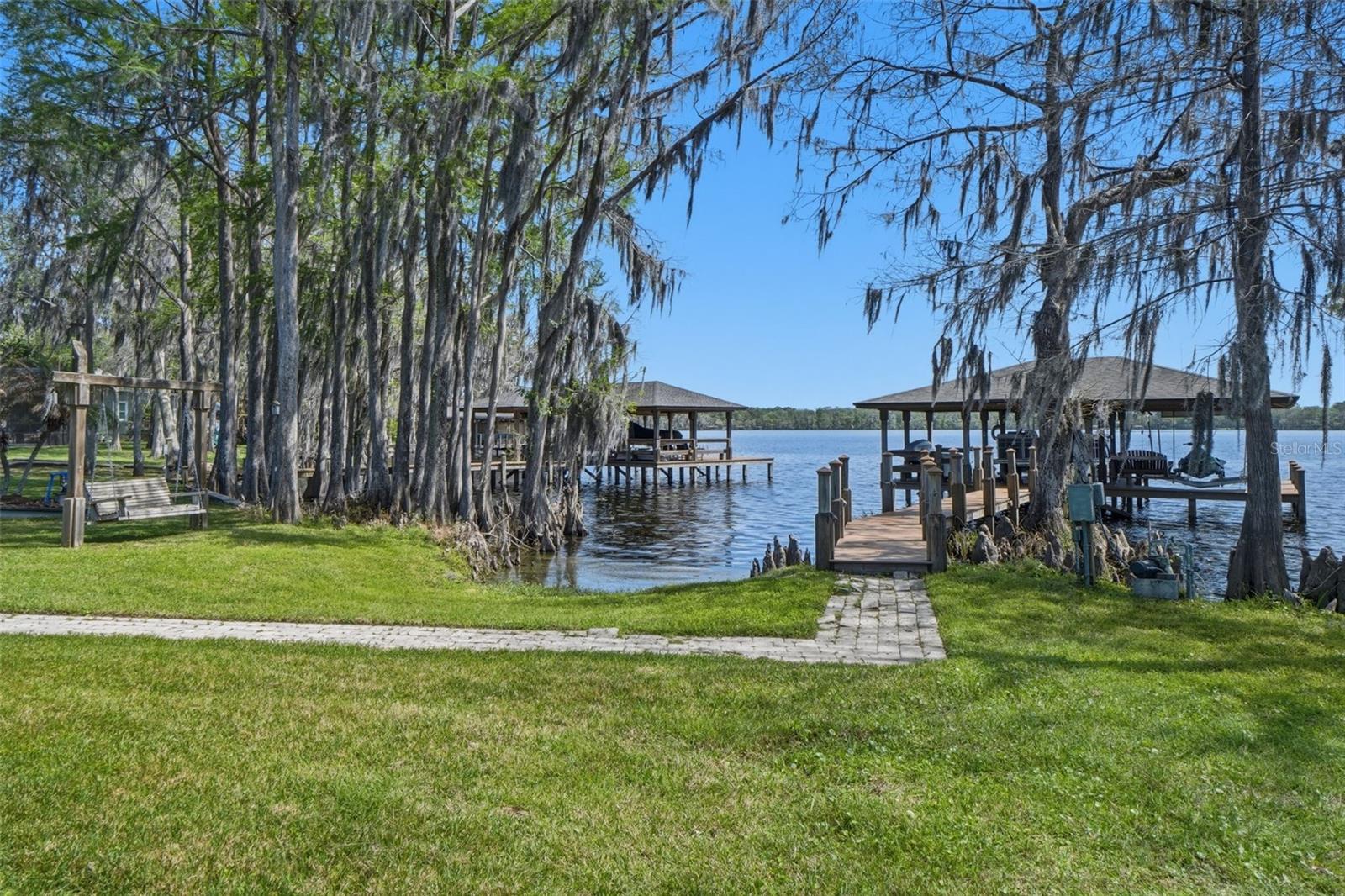 LAKE MILLS SHORES - Residential