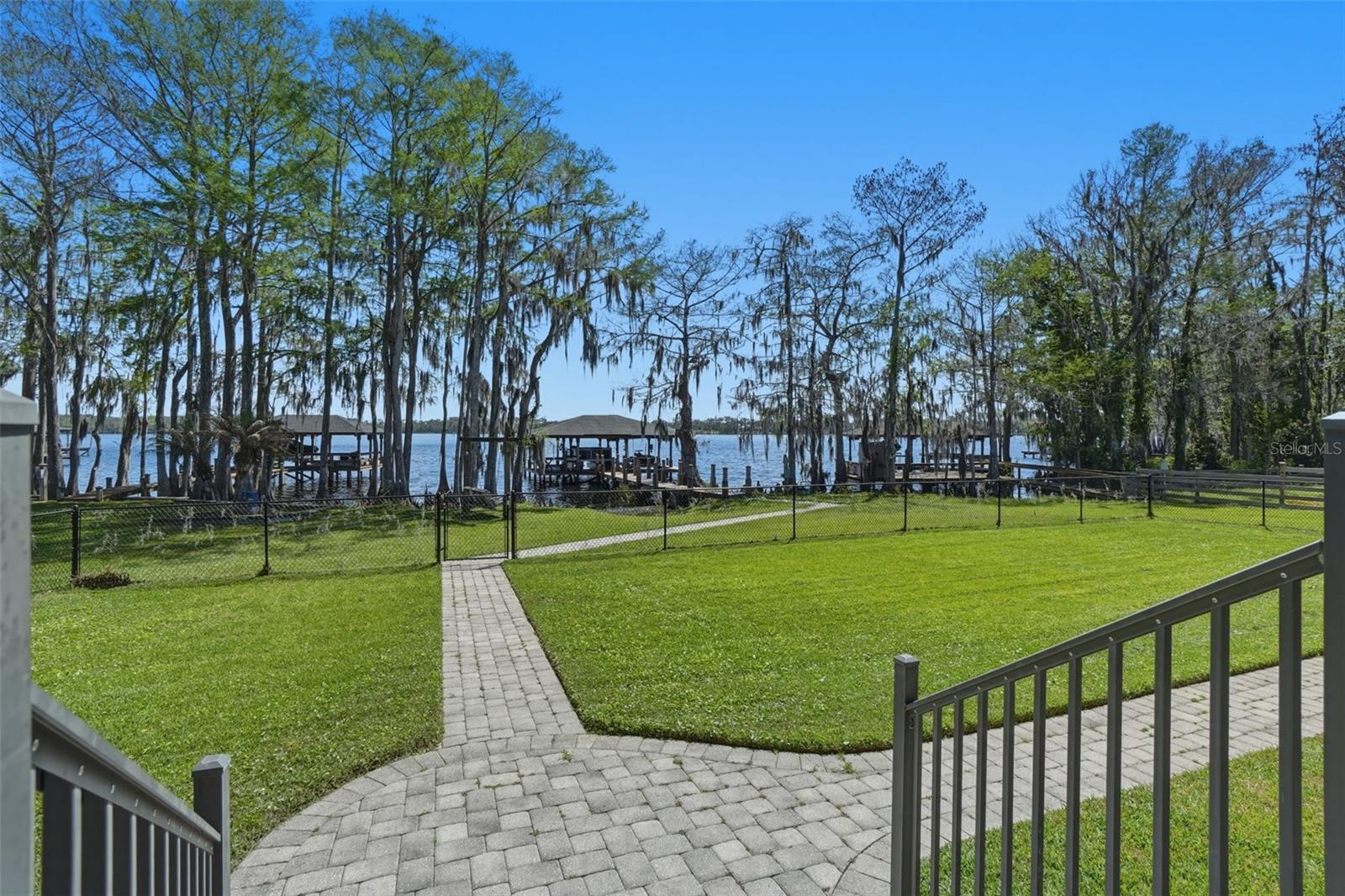 LAKE MILLS SHORES - Residential