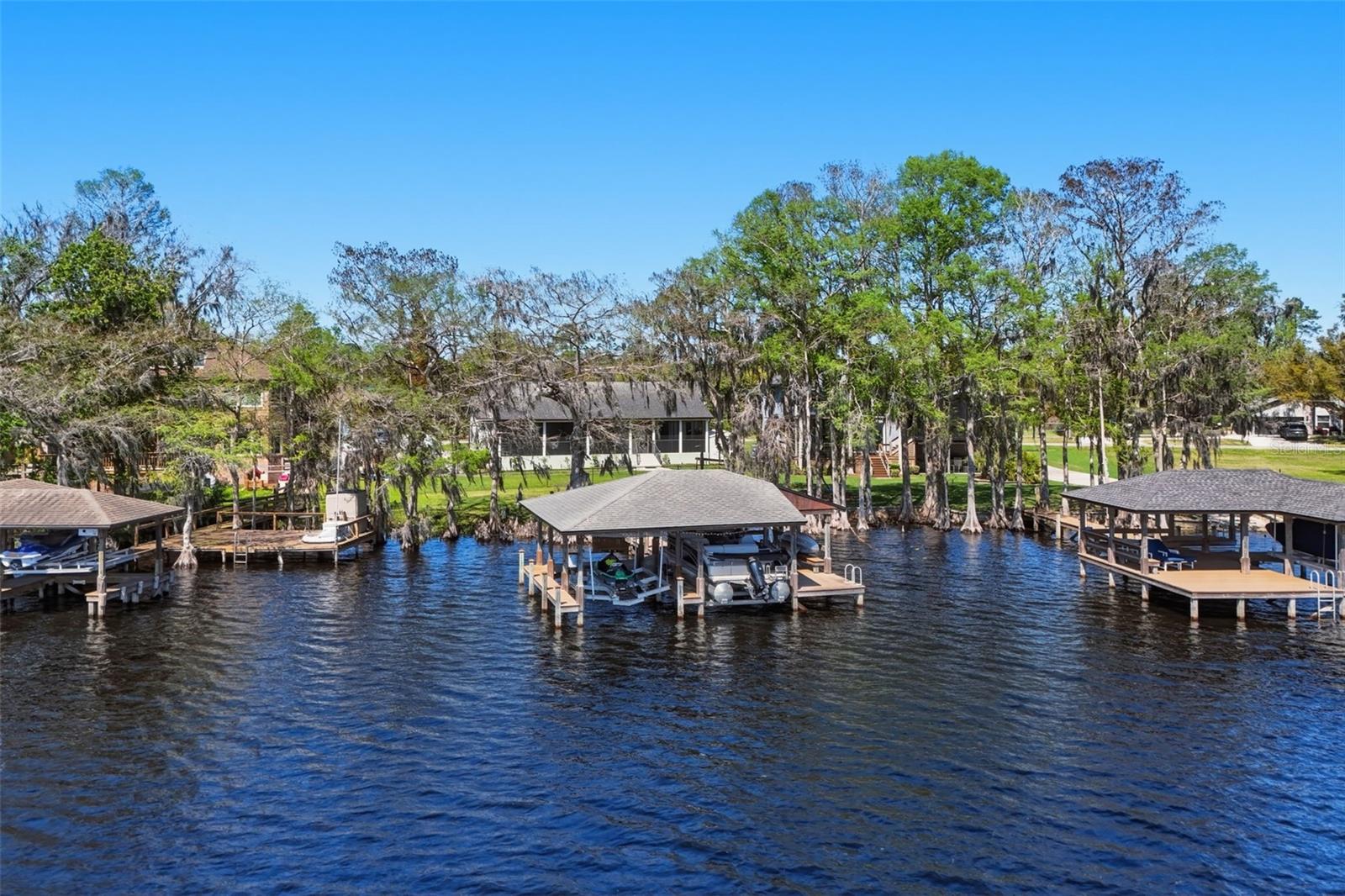 LAKE MILLS SHORES - Residential