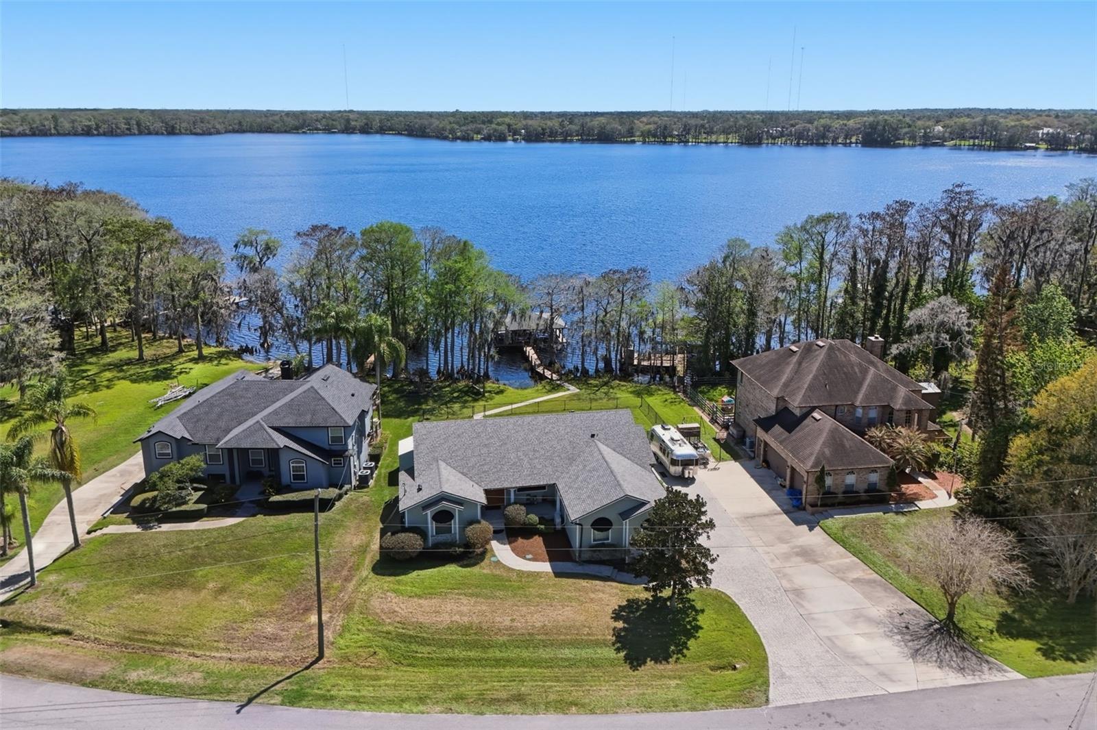 LAKE MILLS SHORES - Residential
