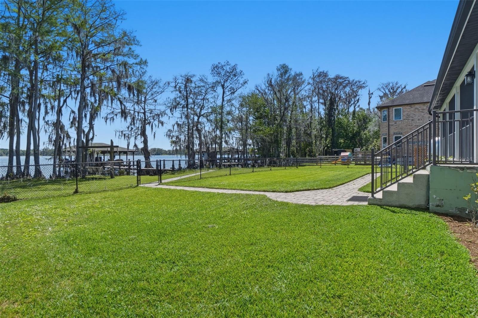 LAKE MILLS SHORES - Residential