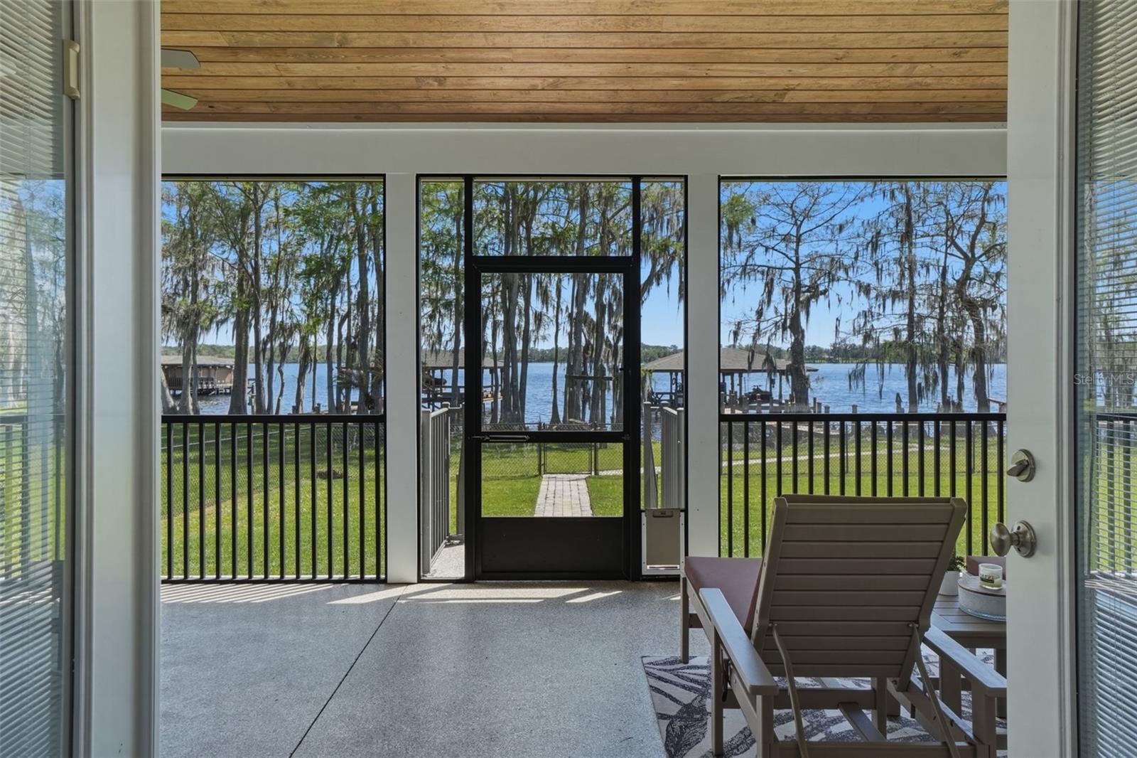 LAKE MILLS SHORES - Residential