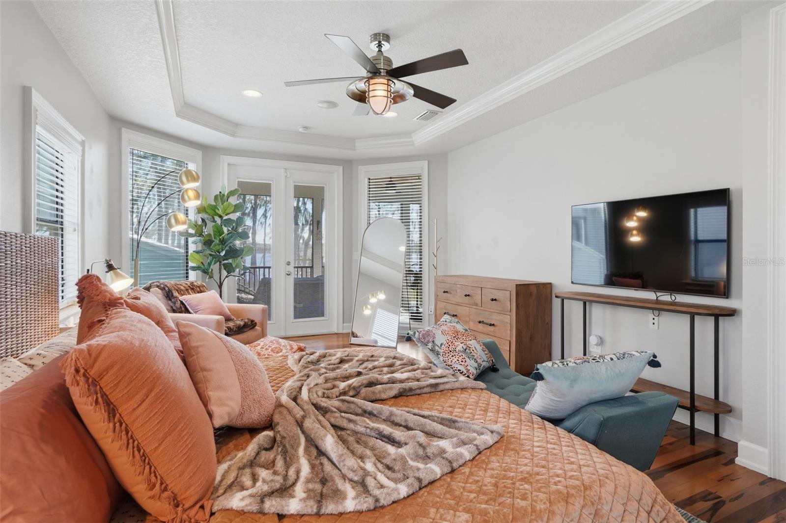 LAKE MILLS SHORES - Residential