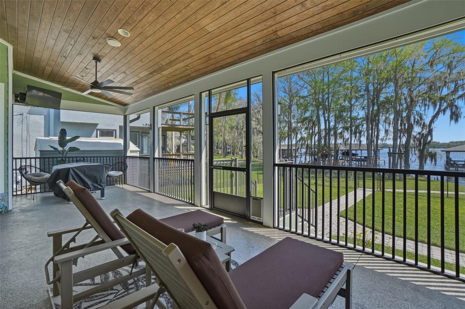 LAKE MILLS SHORES - Residential