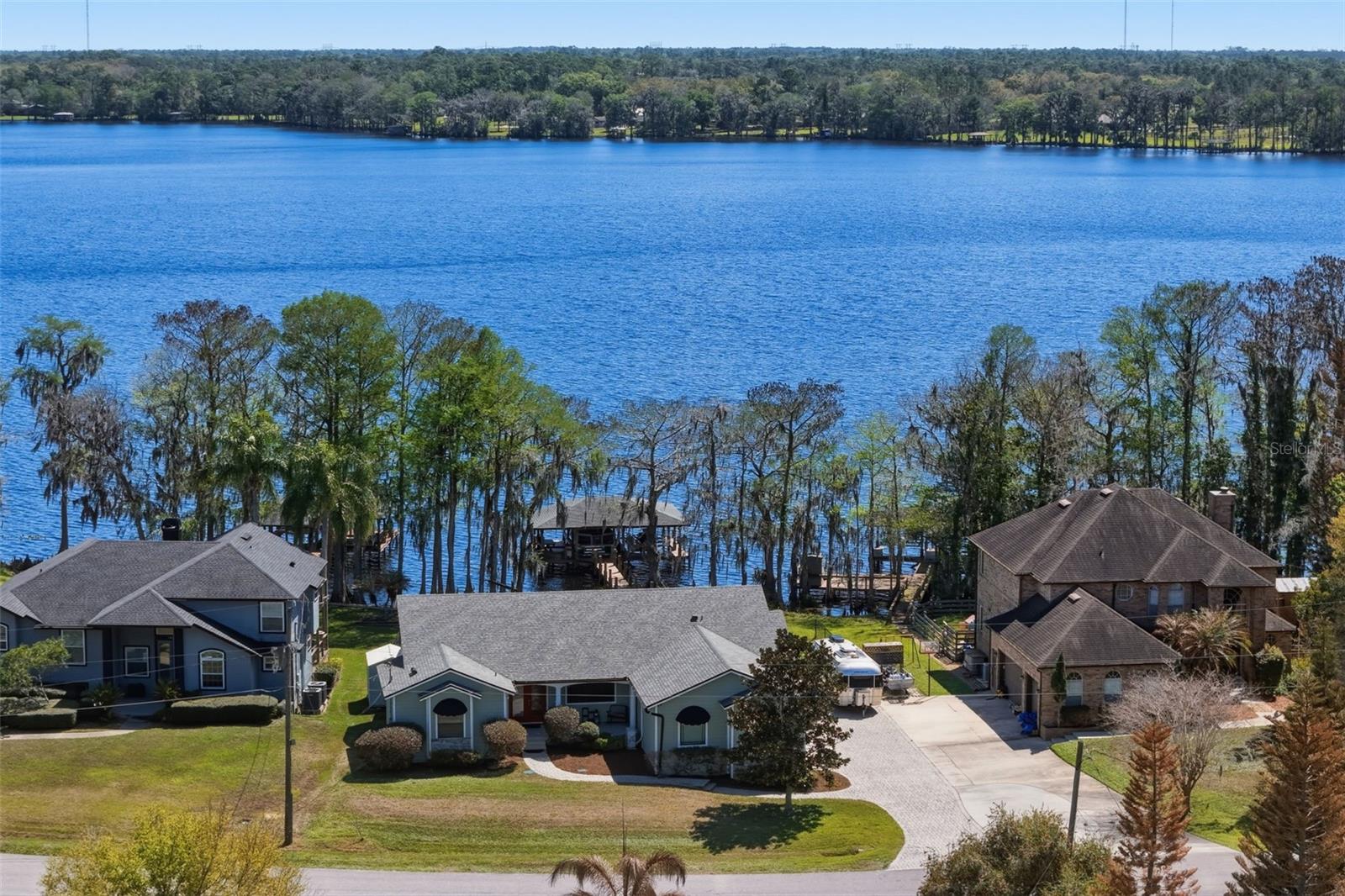 LAKE MILLS SHORES - Residential