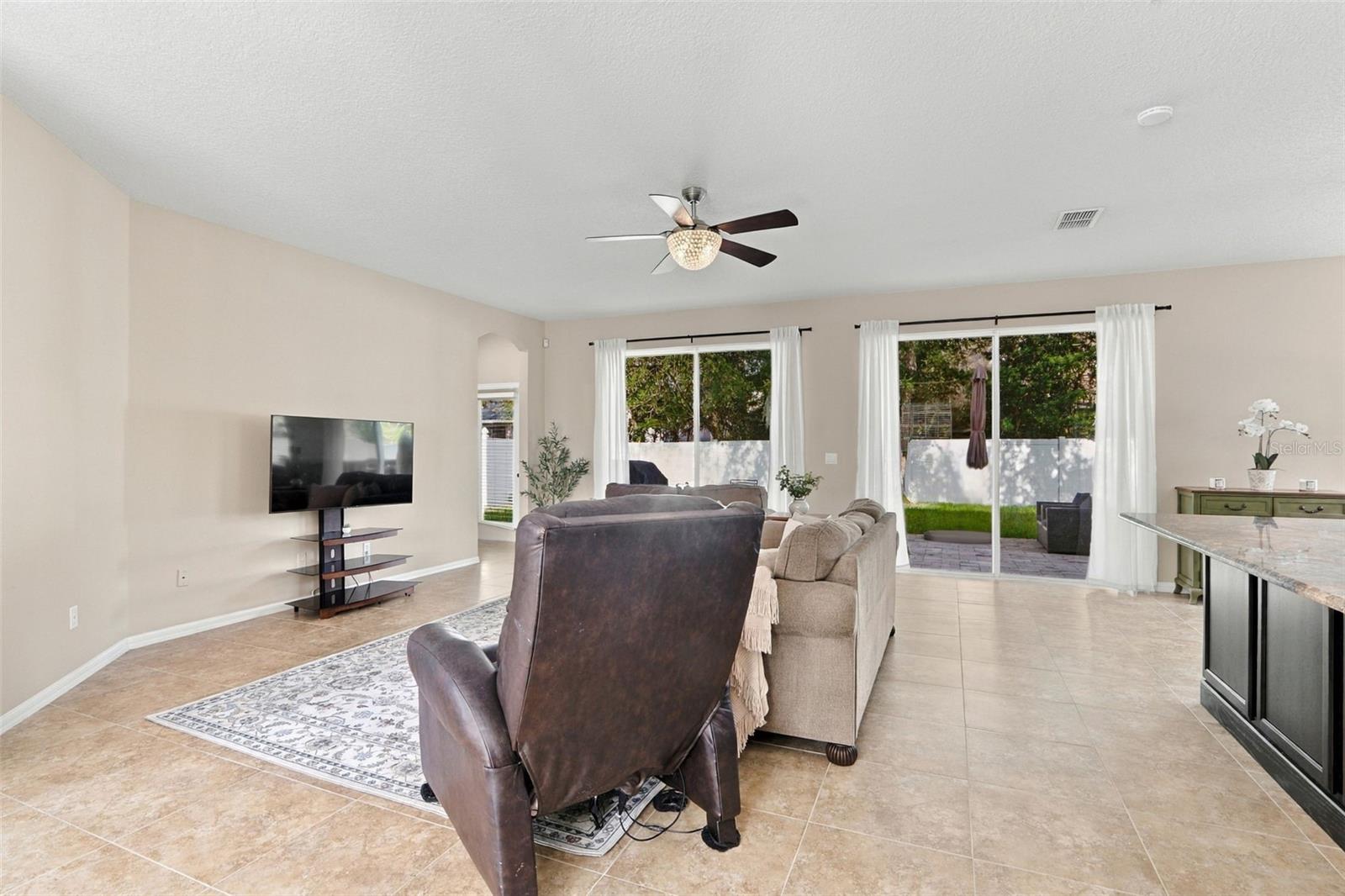 3293 RED ASH CIRCLE