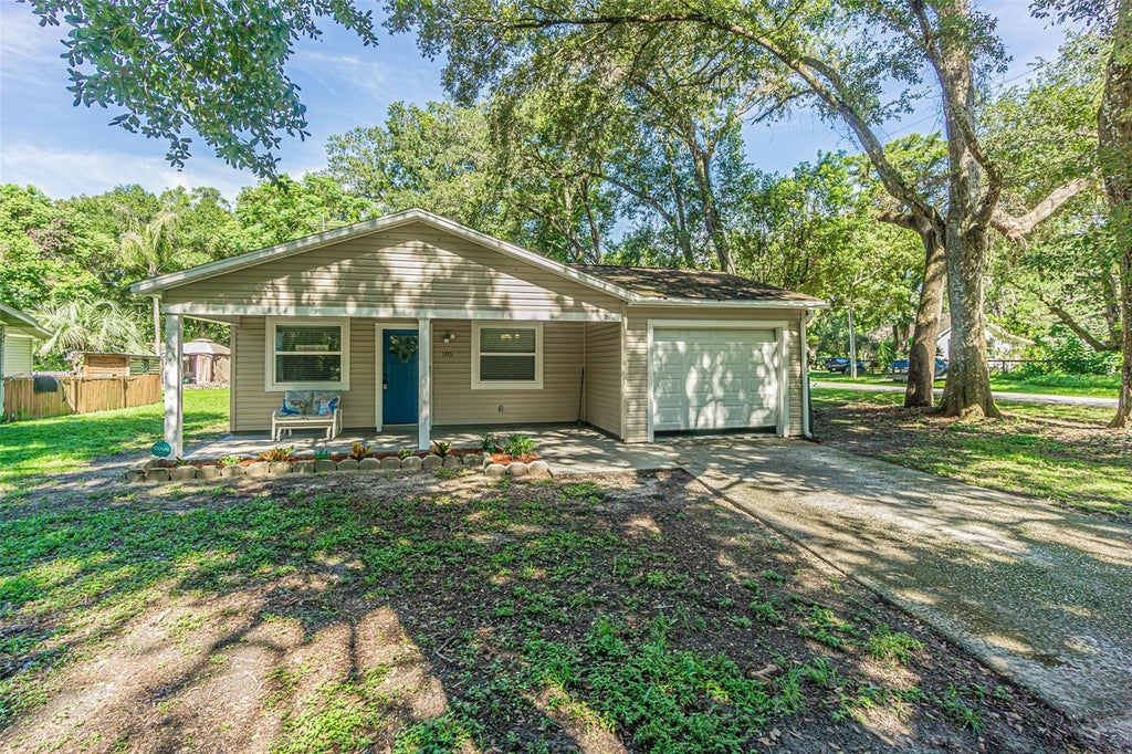 Photo of 185 Roosevelt Avenue, Brooksville, FL 34604 (MLS # TB8540019)