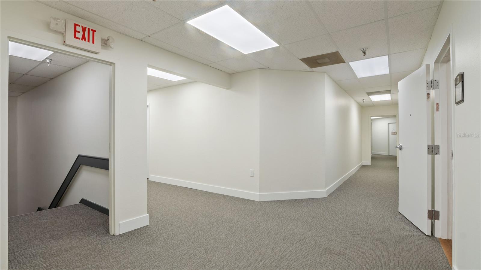 HOFFNER COMMERCE CENTER - Commercial Lease