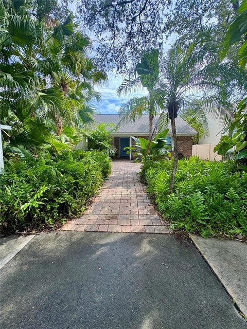 Photo of 207 W Davis Boulevard, Tampa, FL 33606 (MLS # TB8556218)