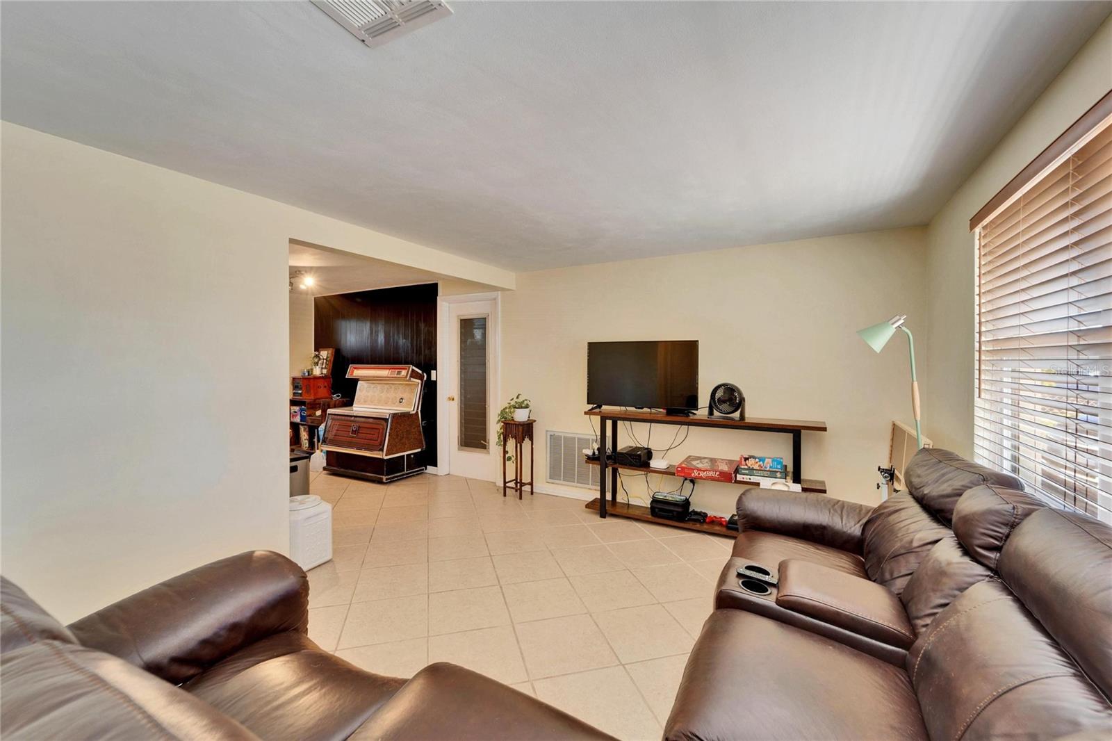 2533 LIMEWOOD DRIVE