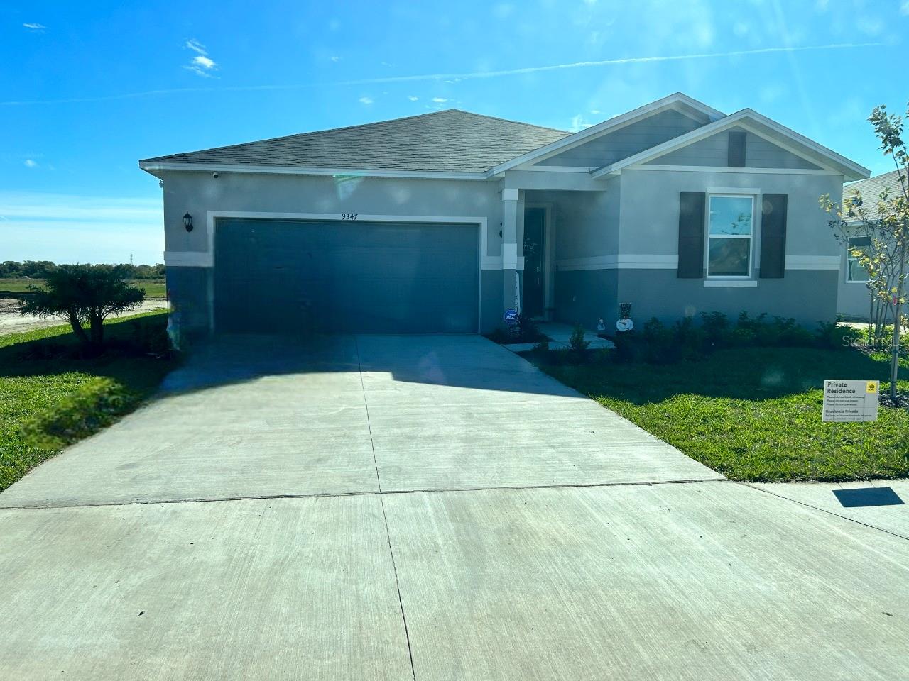 Single Family Home in Sawgrass Lakes