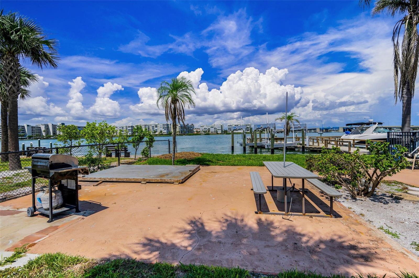 BAY ISLES CONDO - Residential