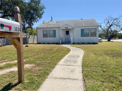 Photo of 3050 Dupont Street S, Gulfport, FL 33707 (MLS # TB8502919)