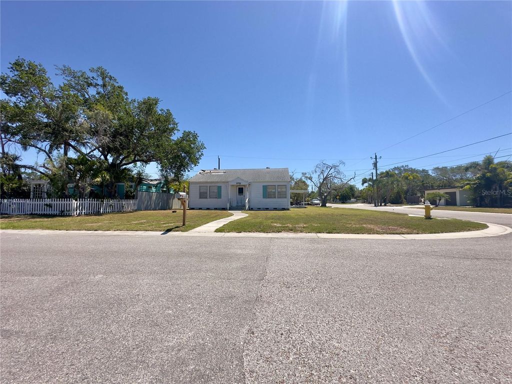 Photo of 3050 Dupont Street S, Gulfport, FL 33707 (MLS # TB8502919)