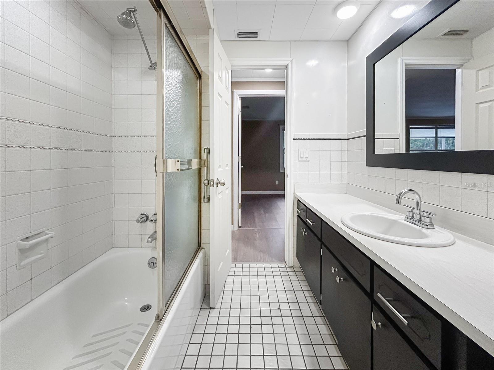 LA JOLLA PALMS - Residential