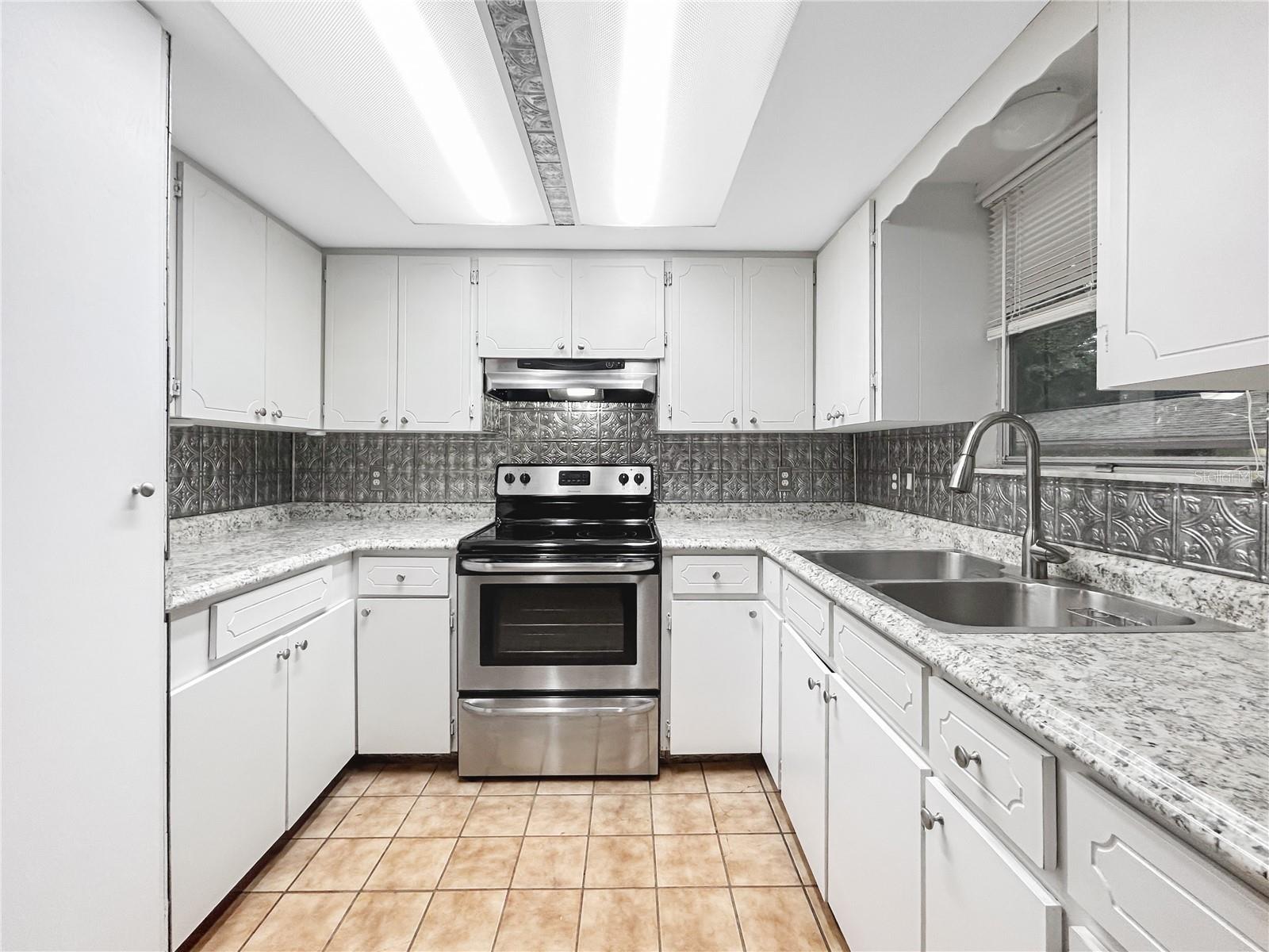 LA JOLLA PALMS - Residential