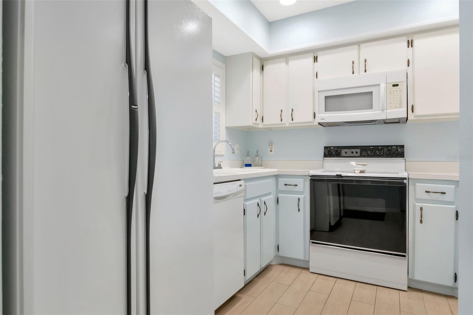 KAPOK MANOR CONDO - Residential