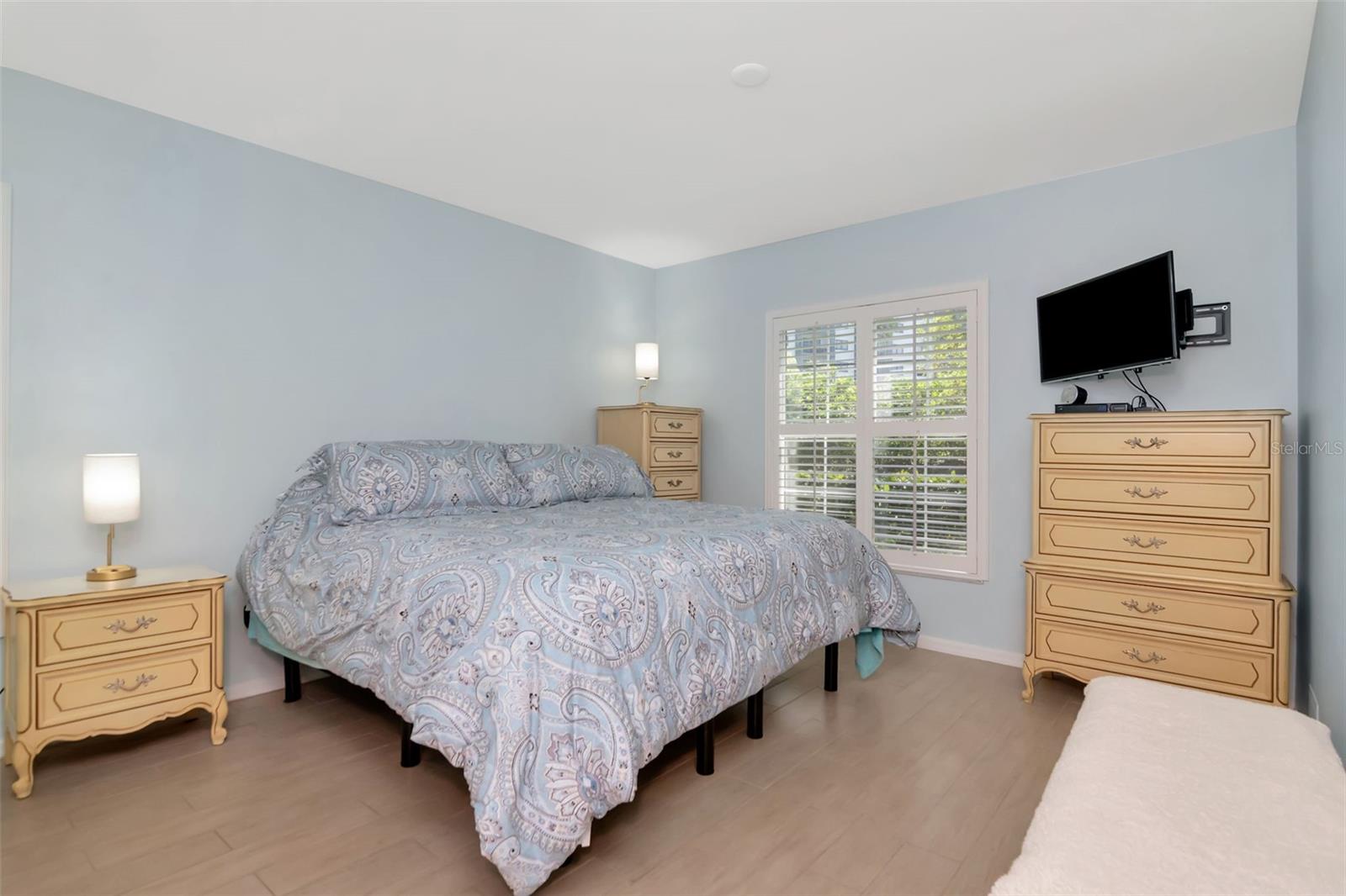 KAPOK MANOR CONDO - Residential