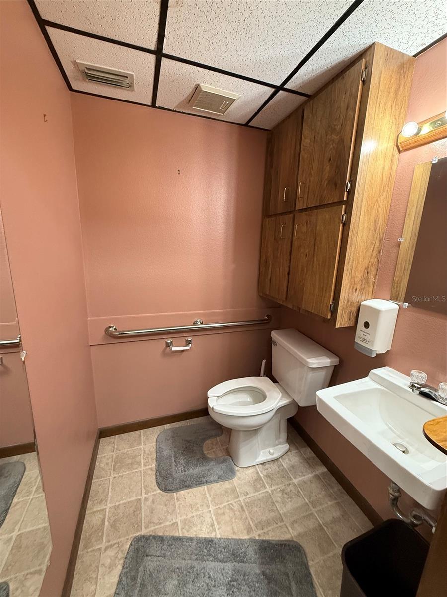 OCALI CENTER - Commercial Lease