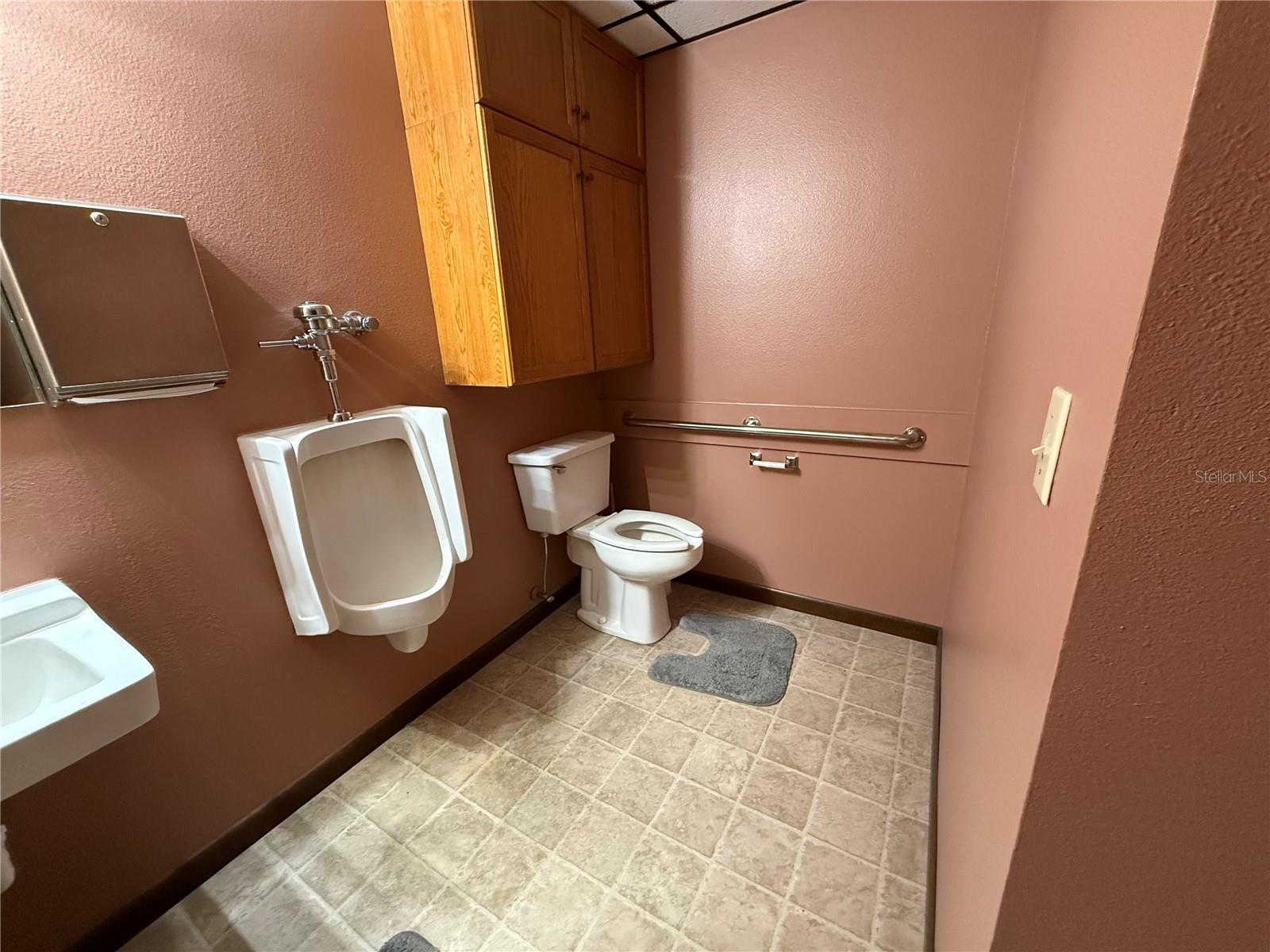 OCALI CENTER - Commercial Lease