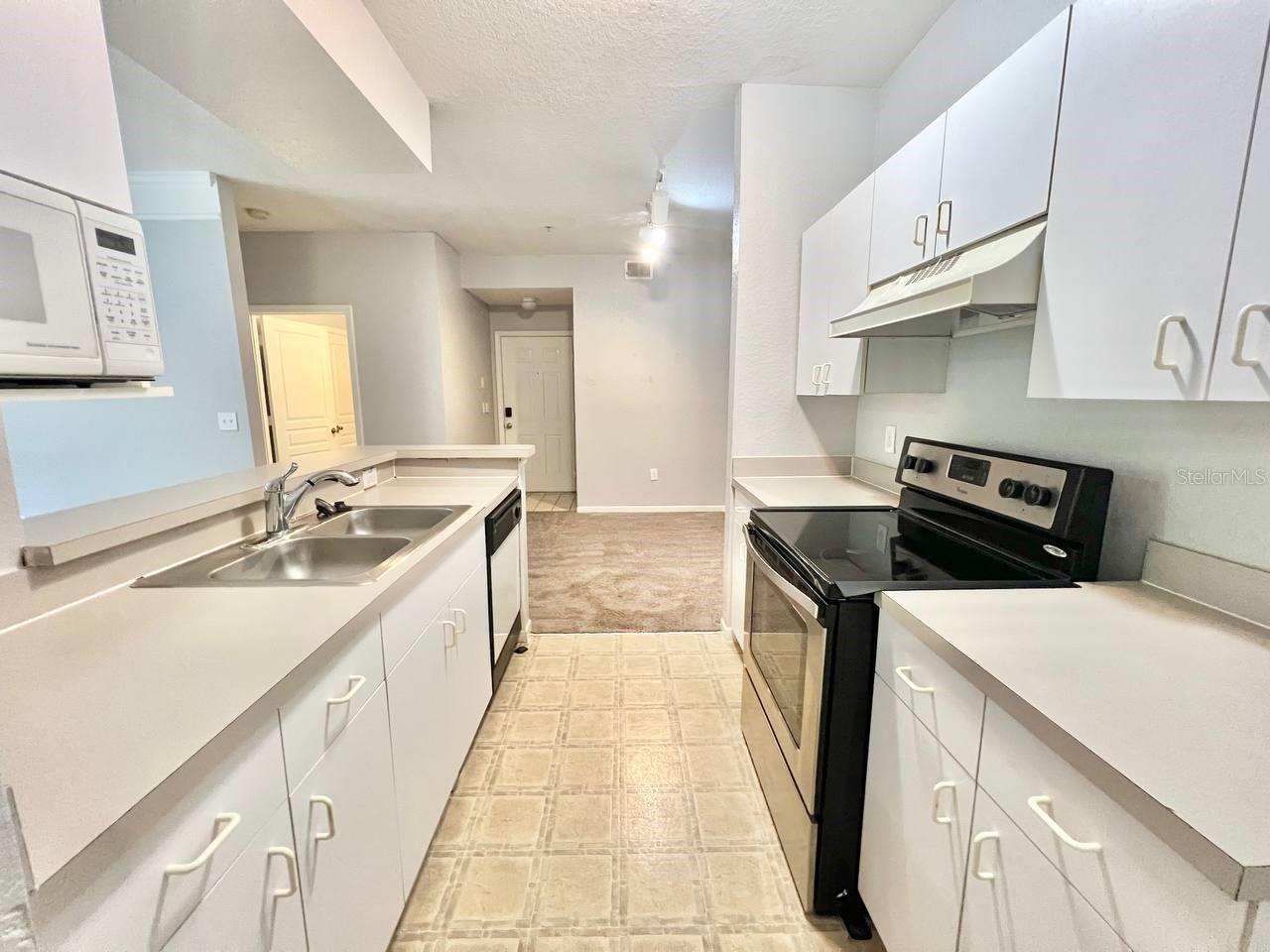 JADE AT TAMPA PALMS A CONDOMIN - Residential Lease