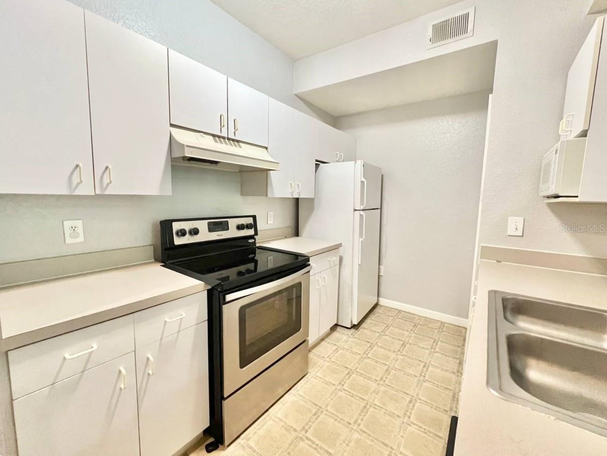 JADE AT TAMPA PALMS A CONDOMIN - Residential Lease