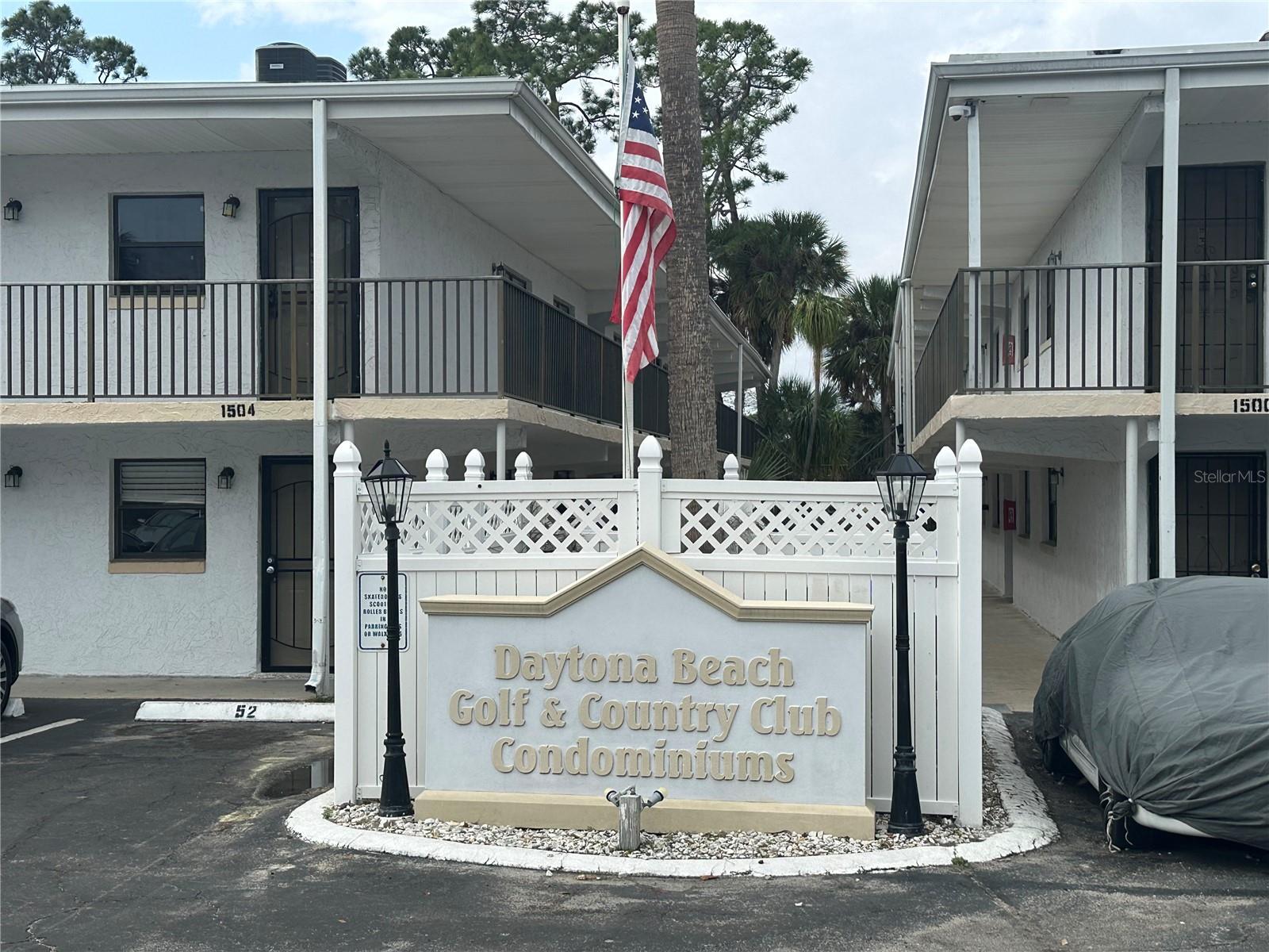 DAYTONA BEACH GOLF & COUNTRY CLUB - Residential